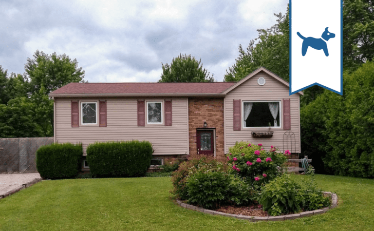 Sunny Gardens 3 bedroom lake view cottage vacation rental Bayfield Ontario lake huron wifi air conditioning