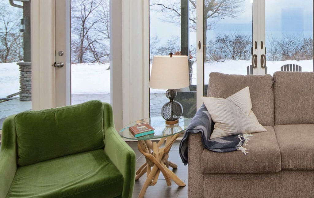 A good book or even an afternoon nap await in the cozy living room.