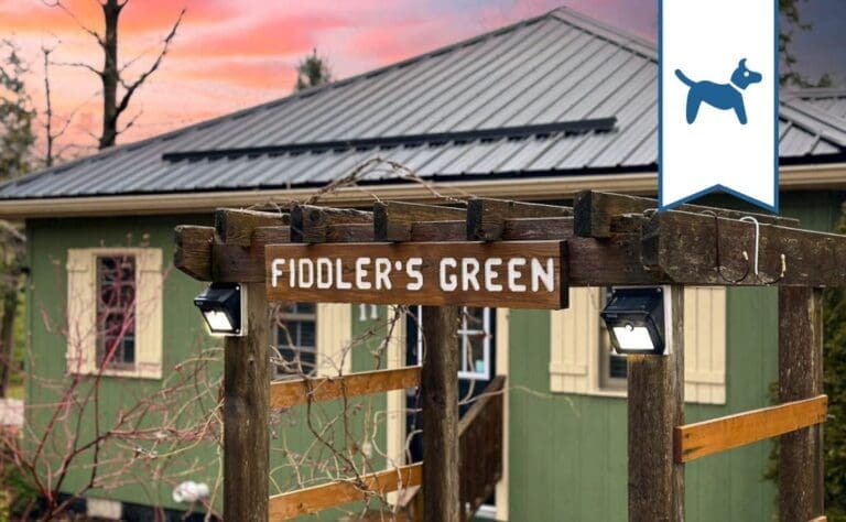 FEATURE Fiddlers Green Pet Dog Friendly 4 bedroom cottage vacation rental Bayfield winter christmas GrandBend Ontario lake huron 01 768x474