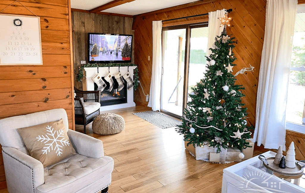 WINTER Happy Hideaway cottage vacation rental pet friendly 3bedroom bayfield goderich grand bend lake huron ontario cottage rental public beach access