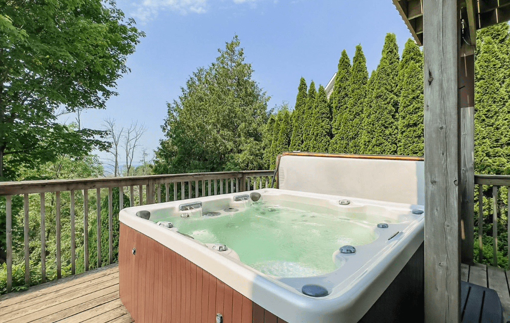 Harbourview Cottage Bayfield Grand Bend Ontario Cottage 4 bedroom hottub pet friendly lakefront beach front cottage vacation rental-winter
