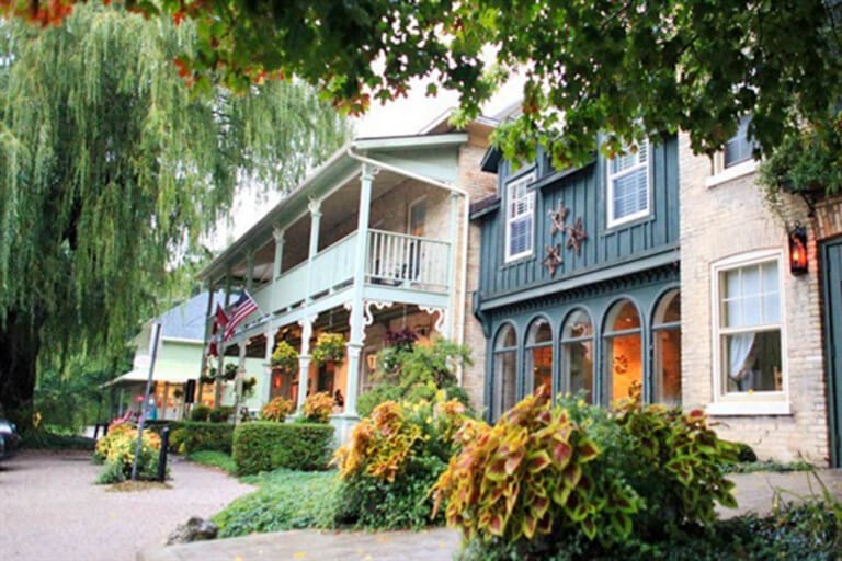 Summer lakeview beachfront cottage vacation rental pet friendly 4bedroom bayfield goderich grand bend lake huron ontario cottage rental 3