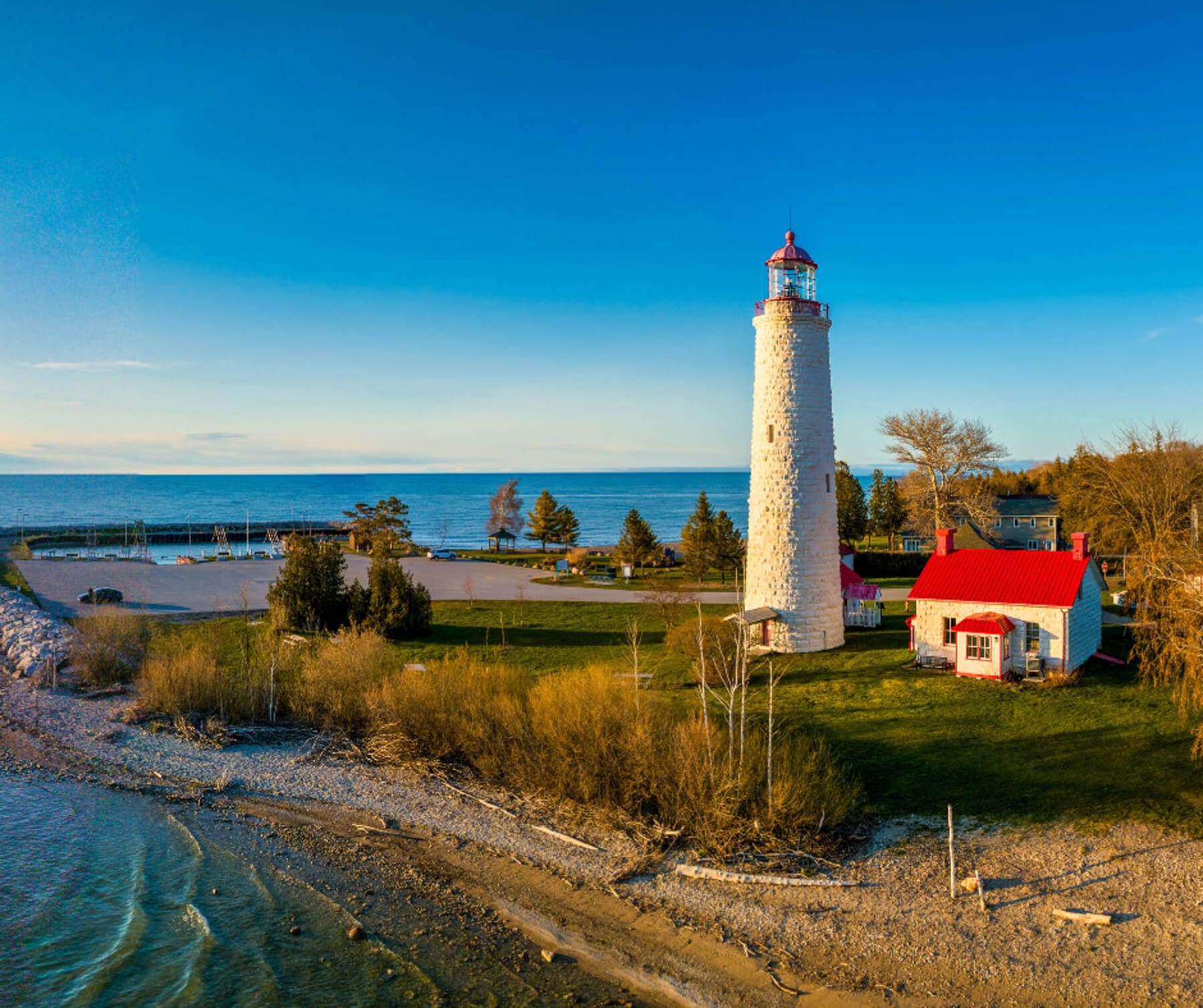 Point Clark lakeview beachfront cottage vacation rental pet friendly 2bedroom bayfield goderich grand bend lake huron ontario cottage rental