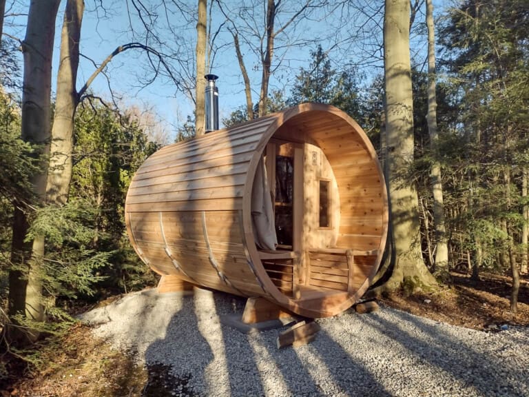 HideAway 3 bedroom Christmas Winter Lakefront Lakeview cottage rental bayfield grandbend lake huron ontario 4