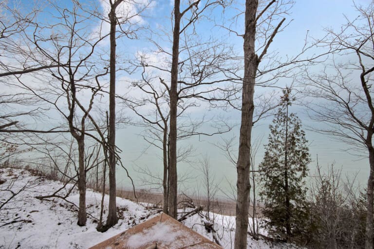 HideAway 3bedroom Lakefront Lakeview winter christmas cottage rental Bayfield GrandBend lake huron ontario