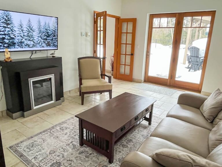 Stonewood lakeview beachfront cottage vacation rental pet friendly 4bedroom bayfield goderich grand bend lake huron ontario cottage rental 1 2