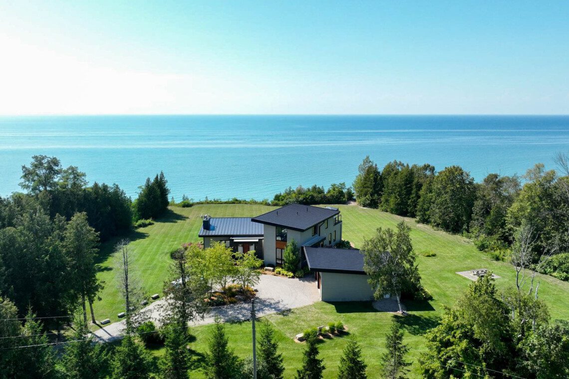 Tranquil Waterside Oasis lakeview beachfront cottage vacation rental pet friendly 7bedroom bayfield goderich grand bend lake huron ontario cottage rental 12