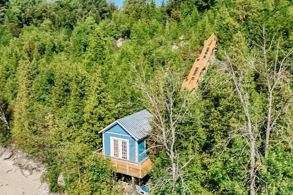 Tranquil Waterside Oasis lakeview beachfront cottage vacation rental pet friendly 7bedroom bayfield goderich grand bend lake huron ontario cottage rental 73