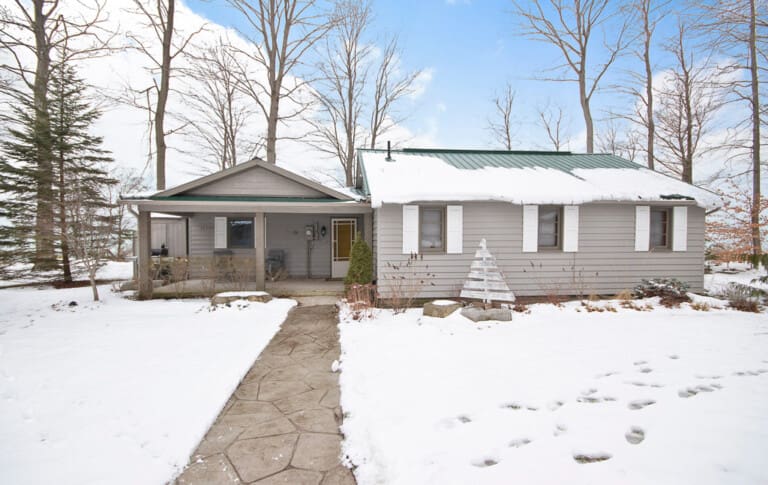 Sunset Serenity Shorehouse lakefront winter cottage rental ontario pet friendly cabin southern ontario resort christmas 06