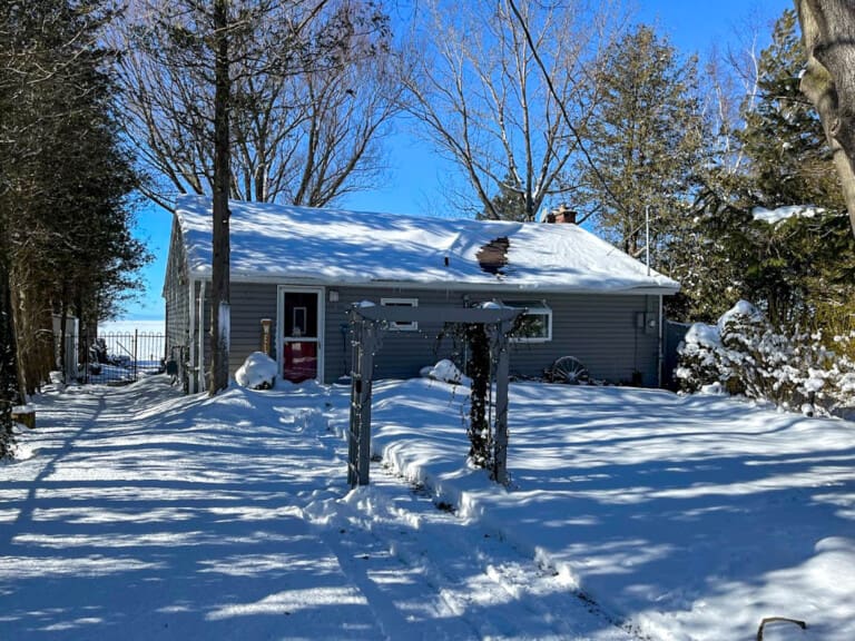 Lakeshore sunsets vacation rental pet friendly 2 bedroom bayfield goderich grand bend lake huron kincardine inverhuron ontario cottage rental