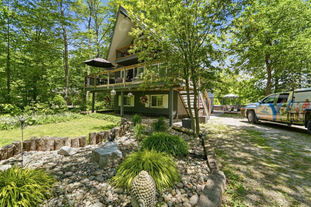 Cottage by the Sea vacation rental pet friendly 3 bedroom bayfield goderich grand bend lake huron kincardine lakefront ontario cottage rental 7 10