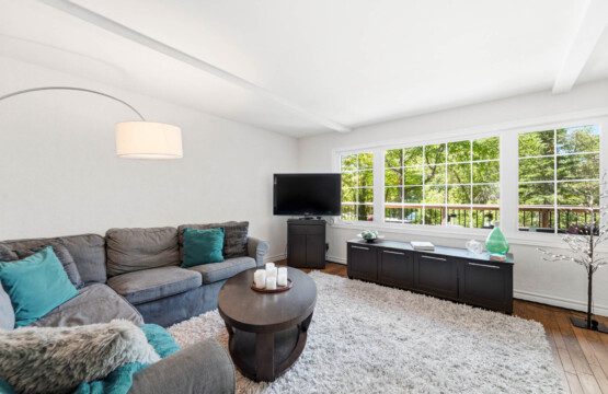 Cottage by the Sea vacation rental pet friendly 3 bedroom bayfield goderich grand bend lake huron kincardine lakefront ontario cottage rental 7 13