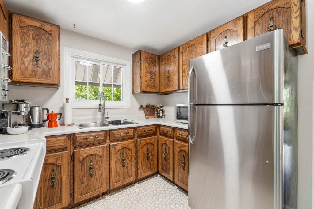 Cottage by the Sea vacation rental pet friendly 3 bedroom bayfield goderich grand bend lake huron kincardine lakefront ontario cottage rental 7 16