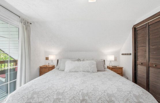 Cottage by the Sea vacation rental pet friendly 3 bedroom bayfield goderich grand bend lake huron kincardine lakefront ontario cottage rental 7 20