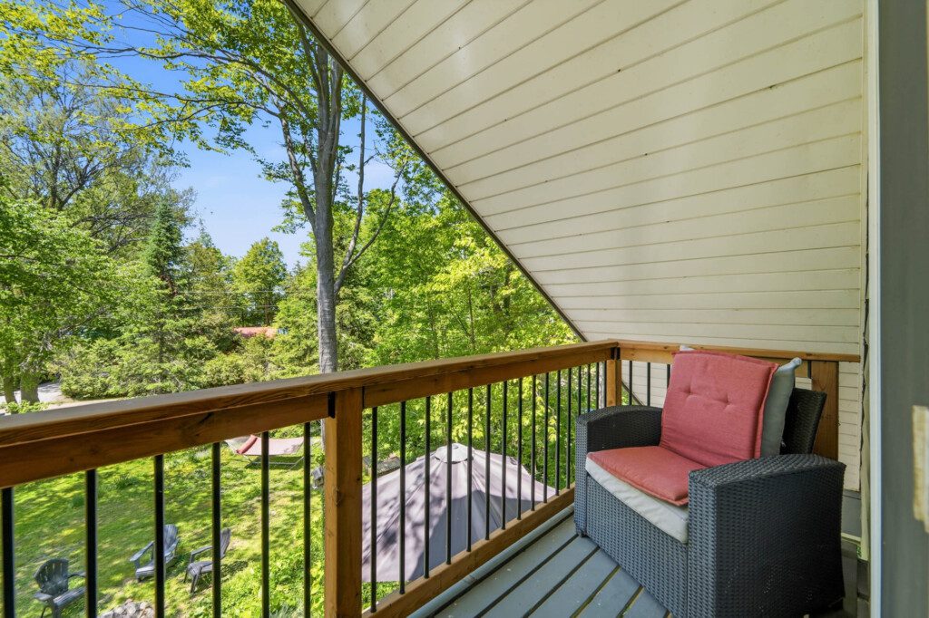 Cottage by the Sea vacation rental pet friendly 3 bedroom bayfield goderich grand bend lake huron kincardine lakefront ontario cottage rental 7 22