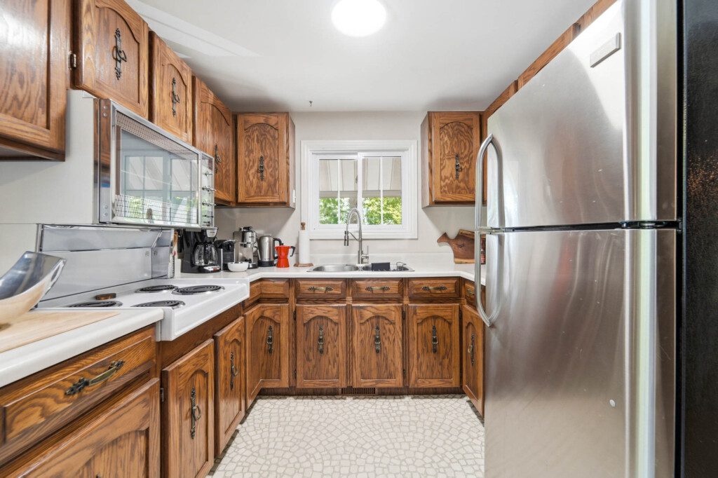 Cottage by the Sea vacation rental pet friendly 3 bedroom bayfield goderich grand bend lake huron kincardine lakefront ontario cottage rental 7 39