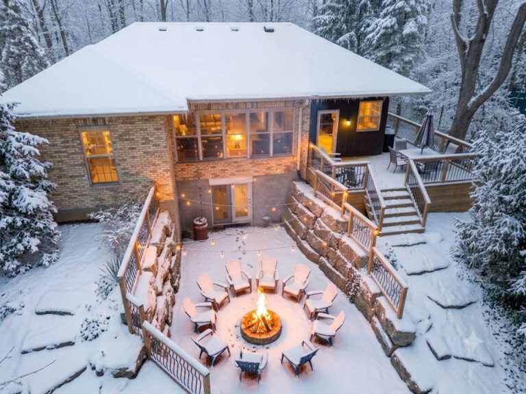 WINTER woodpark cottage Pet Dog Friendly 7 bedroom gamesroom cottage vacation rental grand bend grandbend winter christmas lake huron 4