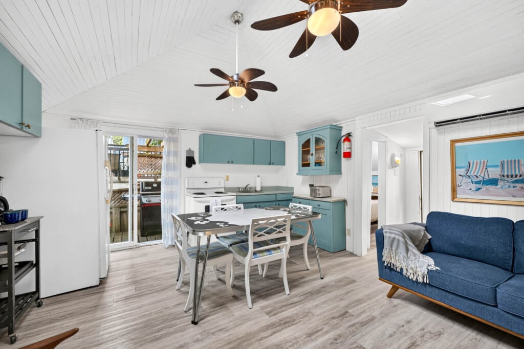Sunset Shores vacation rental pet friendly 2 bedroom bayfield goderich grand bend lake huron kincardine lakefront ontario cottage rental 7 11