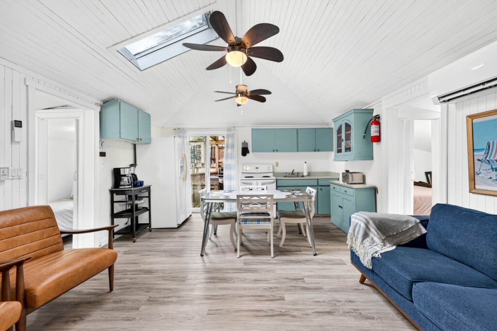 Sunset Shores vacation rental pet friendly 2 bedroom bayfield goderich grand bend lake huron kincardine lakefront ontario cottage rental 7 13