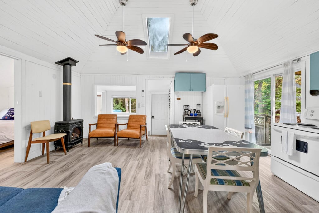 Sunset Shores vacation rental pet friendly 2 bedroom bayfield goderich grand bend lake huron kincardine lakefront ontario cottage rental 7 17