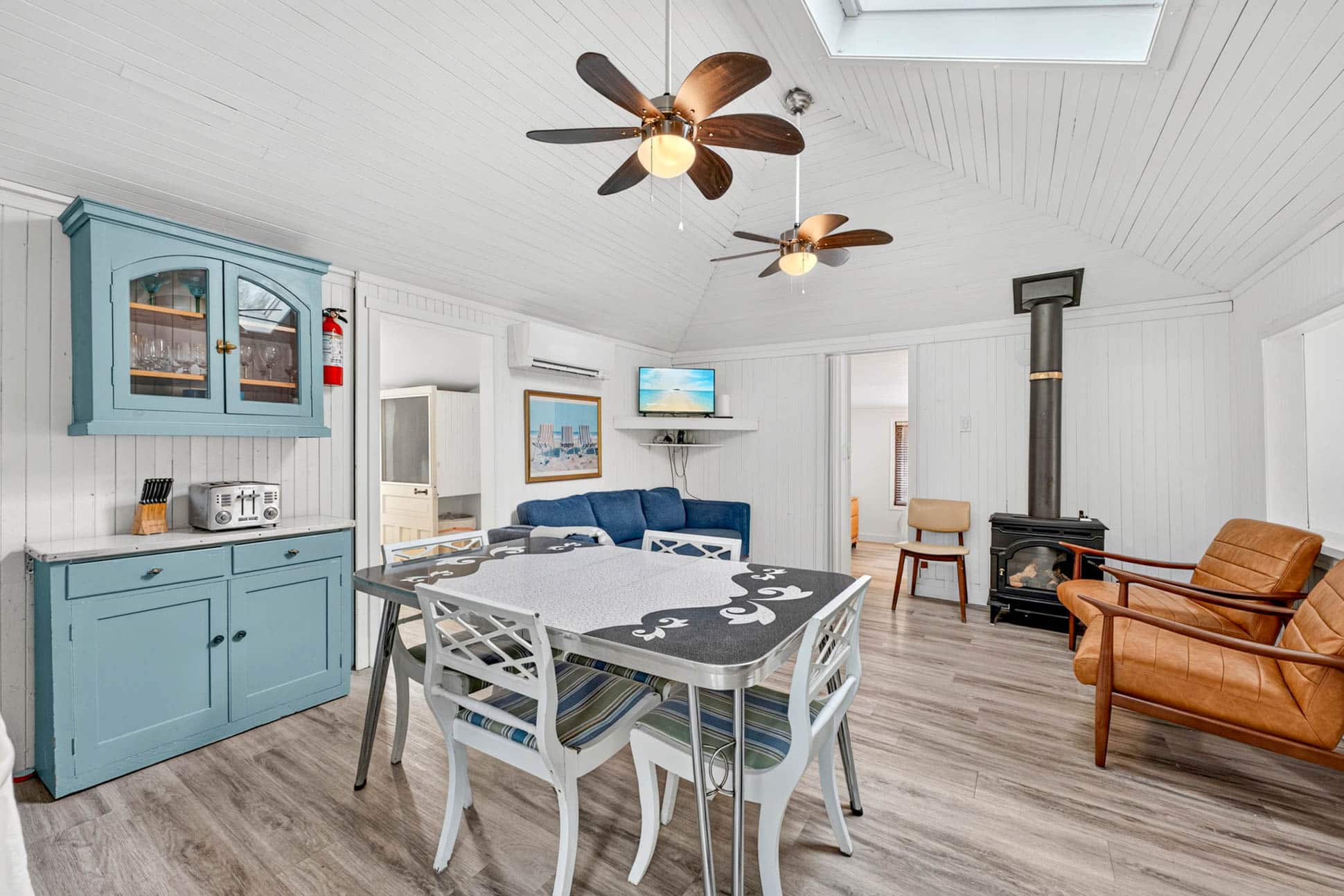 Sunset Shores vacation rental pet friendly 2 bedroom bayfield goderich grand bend lake huron kincardine lakefront ontario cottage rental 7 18