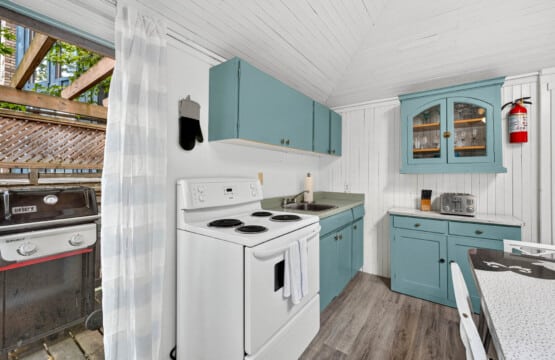 Sunset Shores vacation rental pet friendly 2 bedroom bayfield goderich grand bend lake huron kincardine lakefront ontario cottage rental 7 19