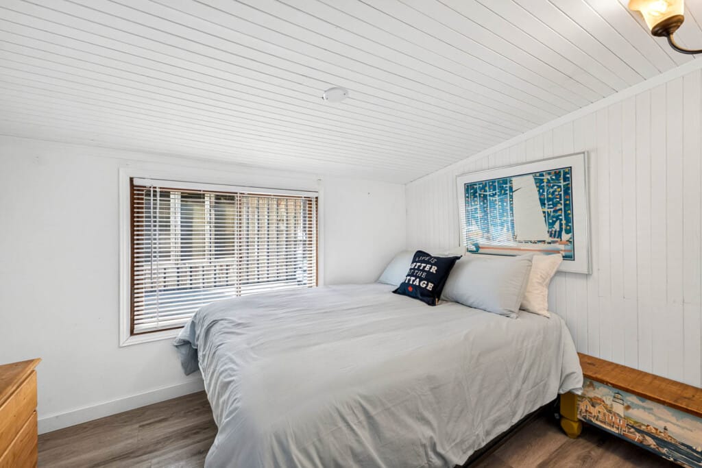 Sunset Shores vacation rental pet friendly 2 bedroom bayfield goderich grand bend lake huron kincardine lakefront ontario cottage rental 7 20