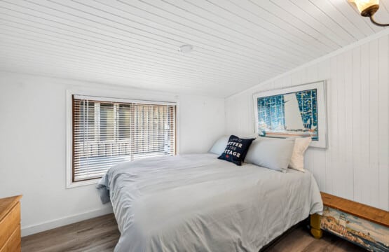Sunset Shores vacation rental pet friendly 2 bedroom bayfield goderich grand bend lake huron kincardine lakefront ontario cottage rental 7 20