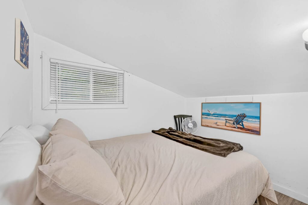 Sunset Shores vacation rental pet friendly 2 bedroom bayfield goderich grand bend lake huron kincardine lakefront ontario cottage rental 7 23