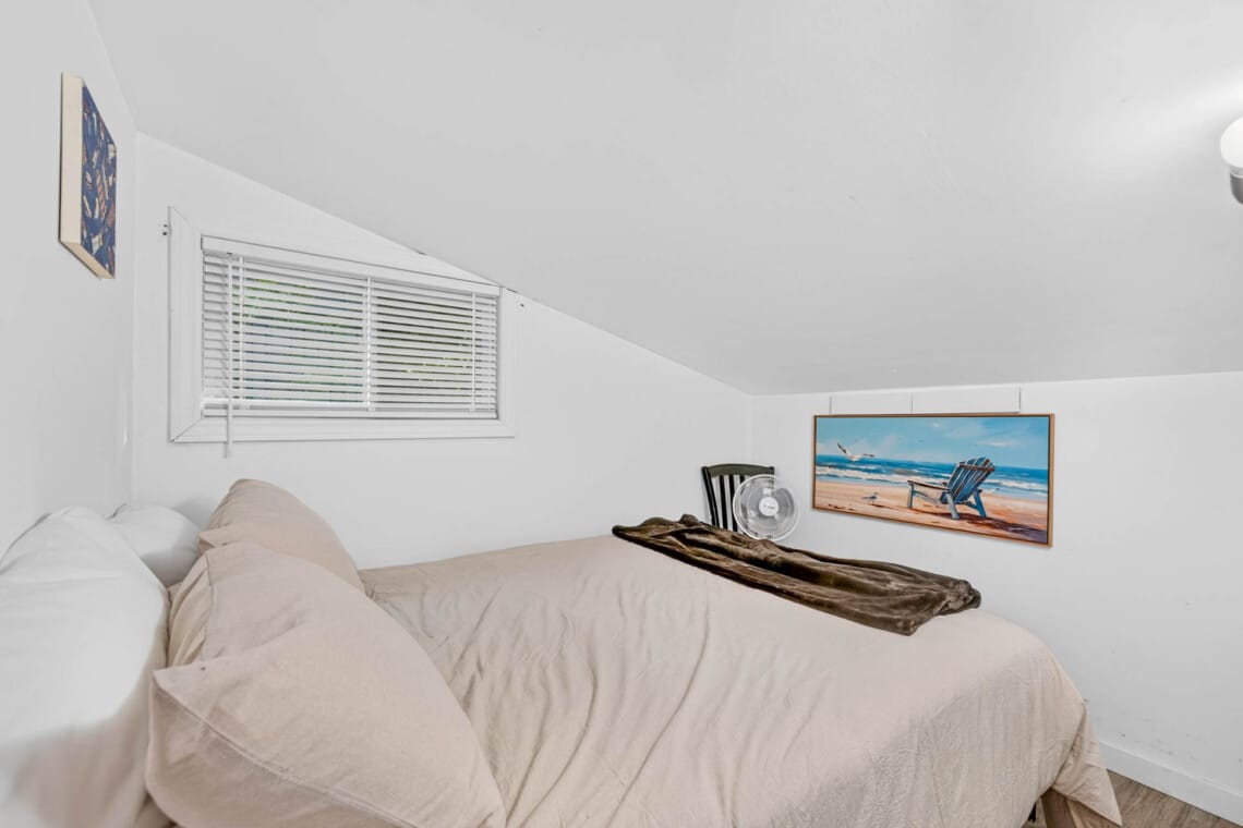Sunset Shores vacation rental pet friendly 2 bedroom bayfield goderich grand bend lake huron kincardine lakefront ontario cottage rental 7 23
