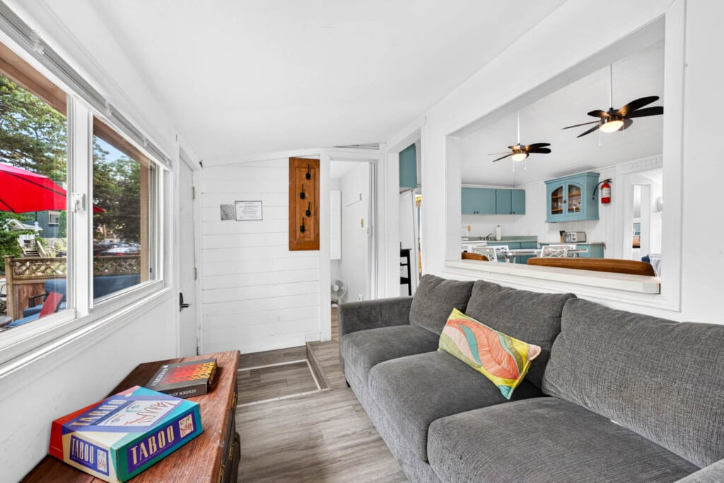 Sunset Shores vacation rental pet friendly 2 bedroom bayfield goderich grand bend lake huron kincardine lakefront ontario cottage rental 7 9