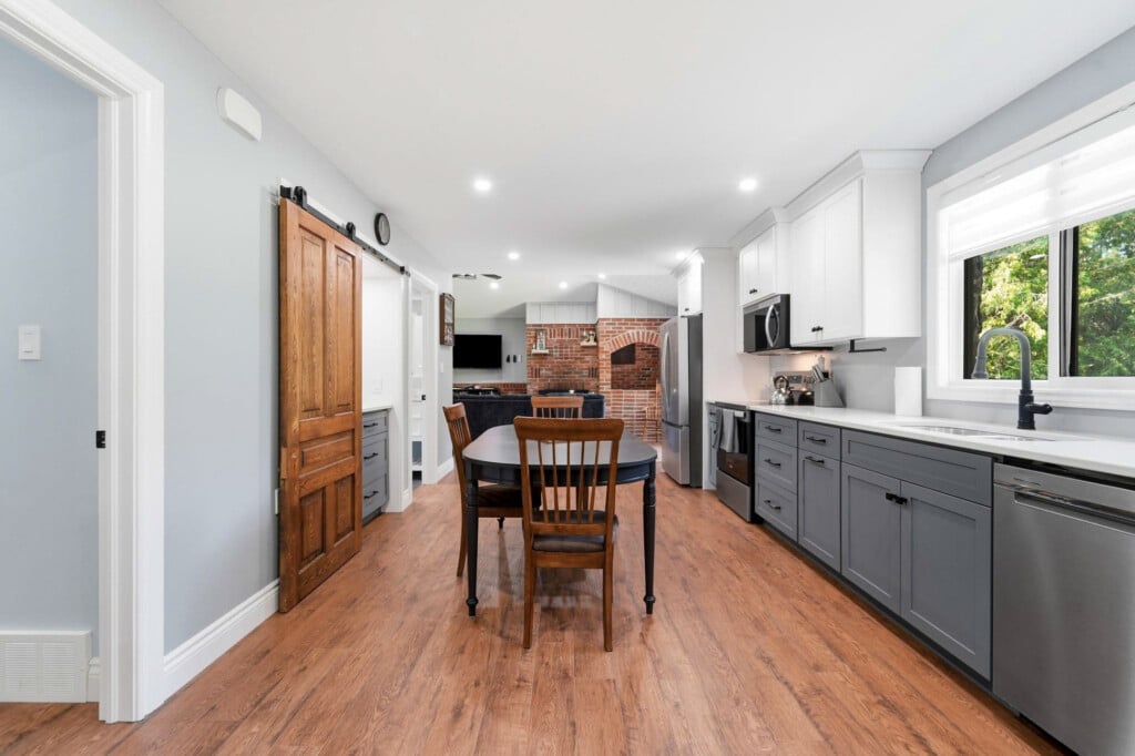 once on lidderdale vacation rental pet friendly 5 bedroom bayfield goderich grand bend lake huron kincardine ontario cottage rental 15