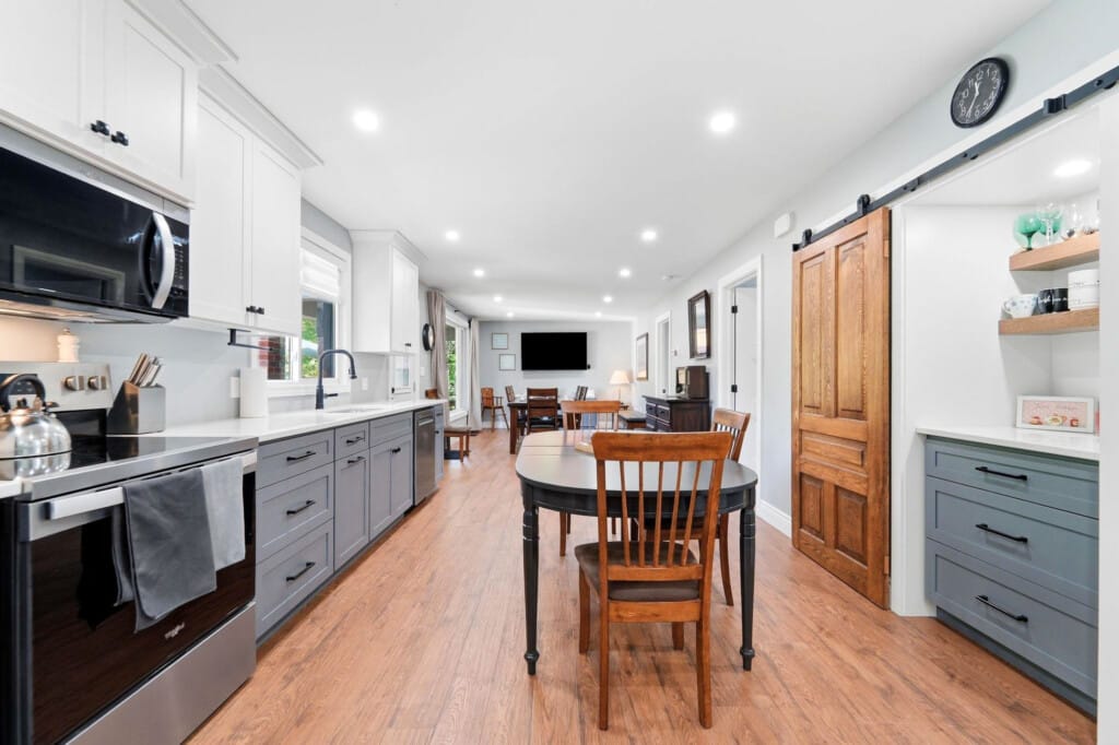 once on lidderdale vacation rental pet friendly 5 bedroom bayfield goderich grand bend lake huron kincardine ontario cottage rental 17