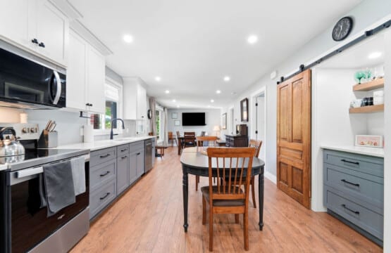 once on lidderdale vacation rental pet friendly 5 bedroom bayfield goderich grand bend lake huron kincardine ontario cottage rental 17