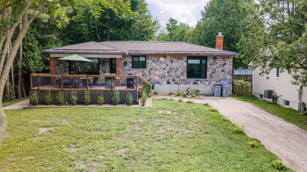 once on lidderdale vacation rental pet friendly 5 bedroom bayfield goderich grand bend lake huron kincardine ontario cottage rental 2