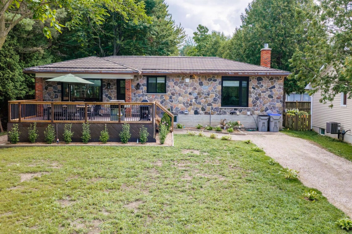 once on lidderdale vacation rental pet friendly 5 bedroom bayfield goderich grand bend lake huron kincardine ontario cottage rental 2