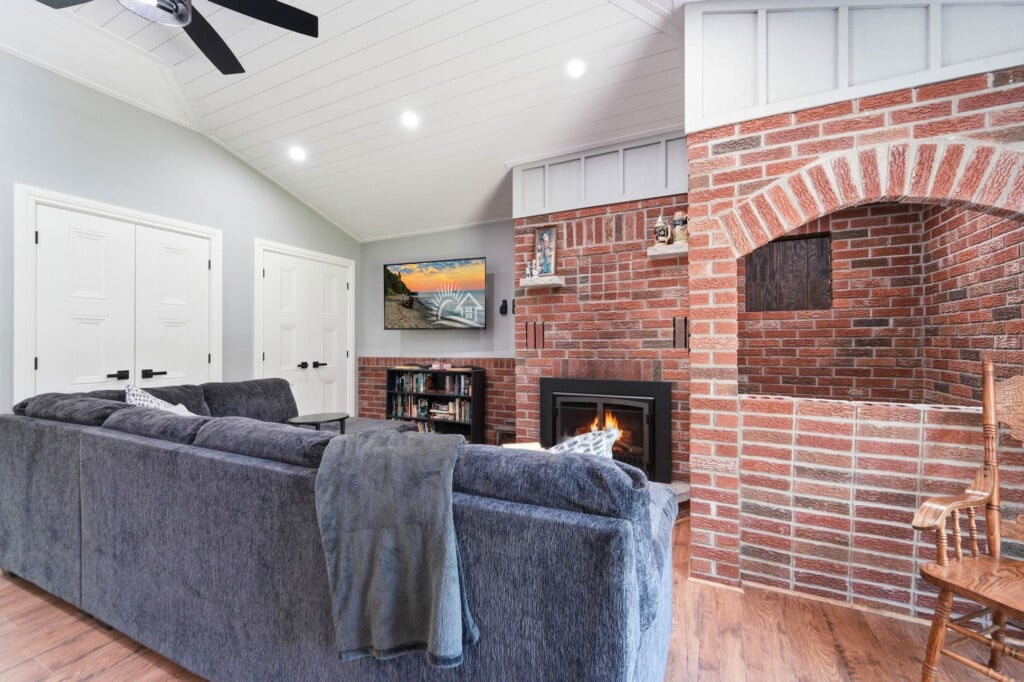 once on lidderdale vacation rental pet friendly 5 bedroom bayfield goderich grand bend lake huron kincardine ontario cottage rental 21