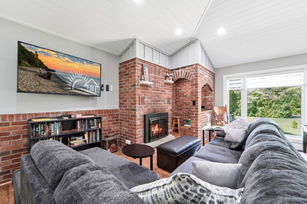 once on lidderdale vacation rental pet friendly 5 bedroom bayfield goderich grand bend lake huron kincardine ontario cottage rental 23