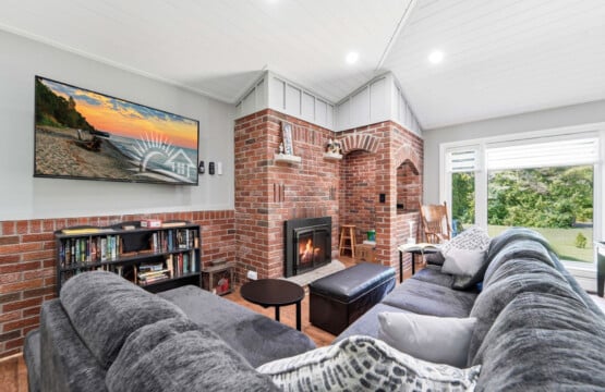 once on lidderdale vacation rental pet friendly 5 bedroom bayfield goderich grand bend lake huron kincardine ontario cottage rental 23