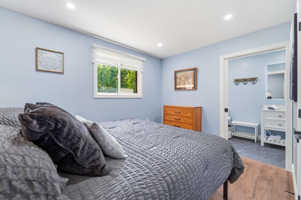 once on lidderdale vacation rental pet friendly 5 bedroom bayfield goderich grand bend lake huron kincardine ontario cottage rental 27